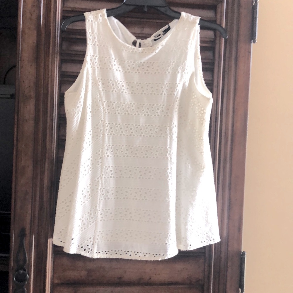 SALE 🌸Doe & Rae Eyelet Top
